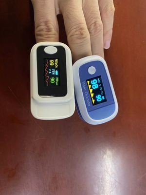 Medizinischer Fingerspitzen-Pulsoximeter des Krankenhaus-OLED für erwachsene pädiatrische Klinik, Blutsauerstoffmonitor