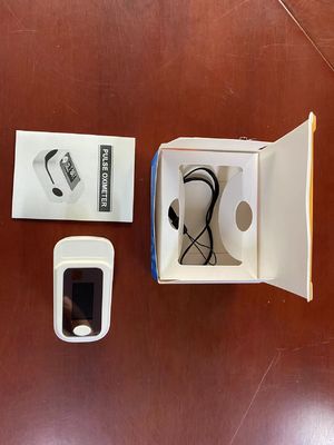 0.96 Zoll OLED Fingerspitzen-Puls-Oximeter Kleines Handbuch Vier Richtungen verstellbar