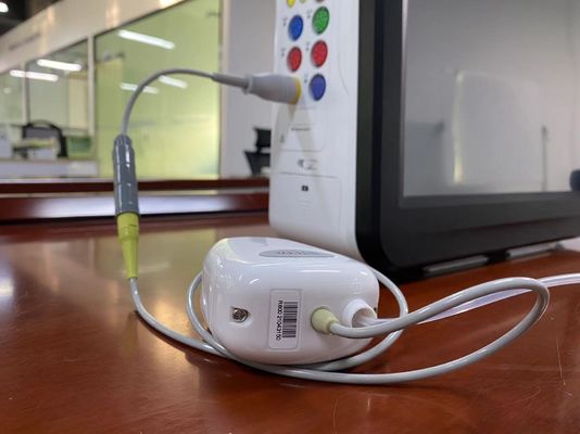 Modul zur Überwachung von CO2 im Seitenstrom aus weißem Kunststoff