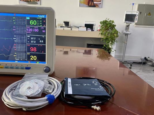 Tragbarer Vitalzeichenmonitor in cremefarbener Farbe mit EKG-SPO2-NIBP- und Temperaturmessung