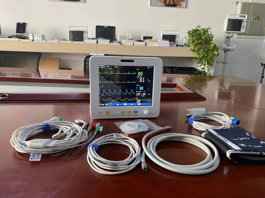 Leichter 8,4 Zoll-tragbarer Patientenmonitor, Temp Vital Signs Monitors ECG SPO2 NIBP